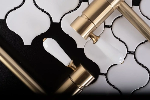 Смеситель для умывальника Rea Serra gold matt B1144