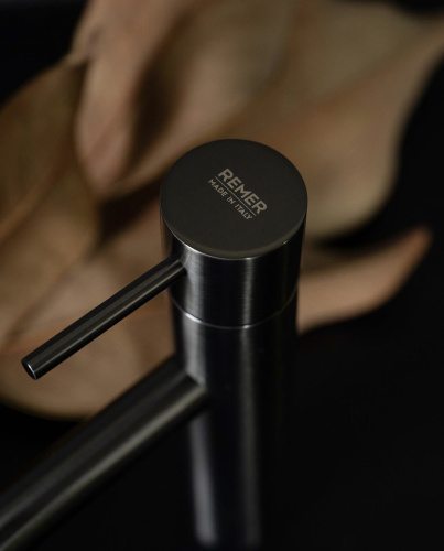 Смеситель для раковины Remer X Style X12CFP, черный брашированный хром